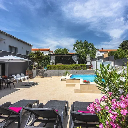 Villa House Zoya *